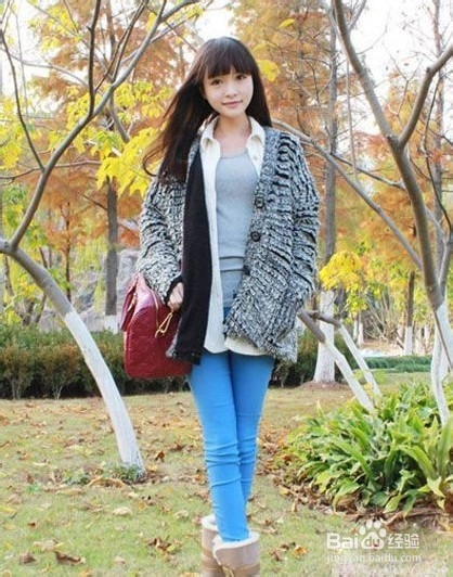 毛衣外套甜美搭配 玩转早秋潮流风