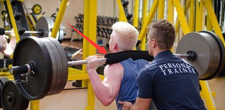 如何使用常见力量训练辅助护具