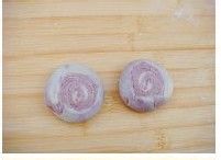 层层酥脆的—红曲豆沙酥