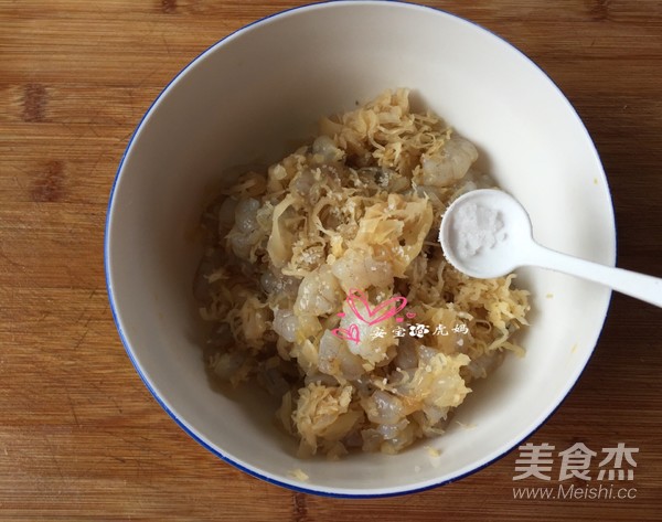 酸菜虾仁锅贴