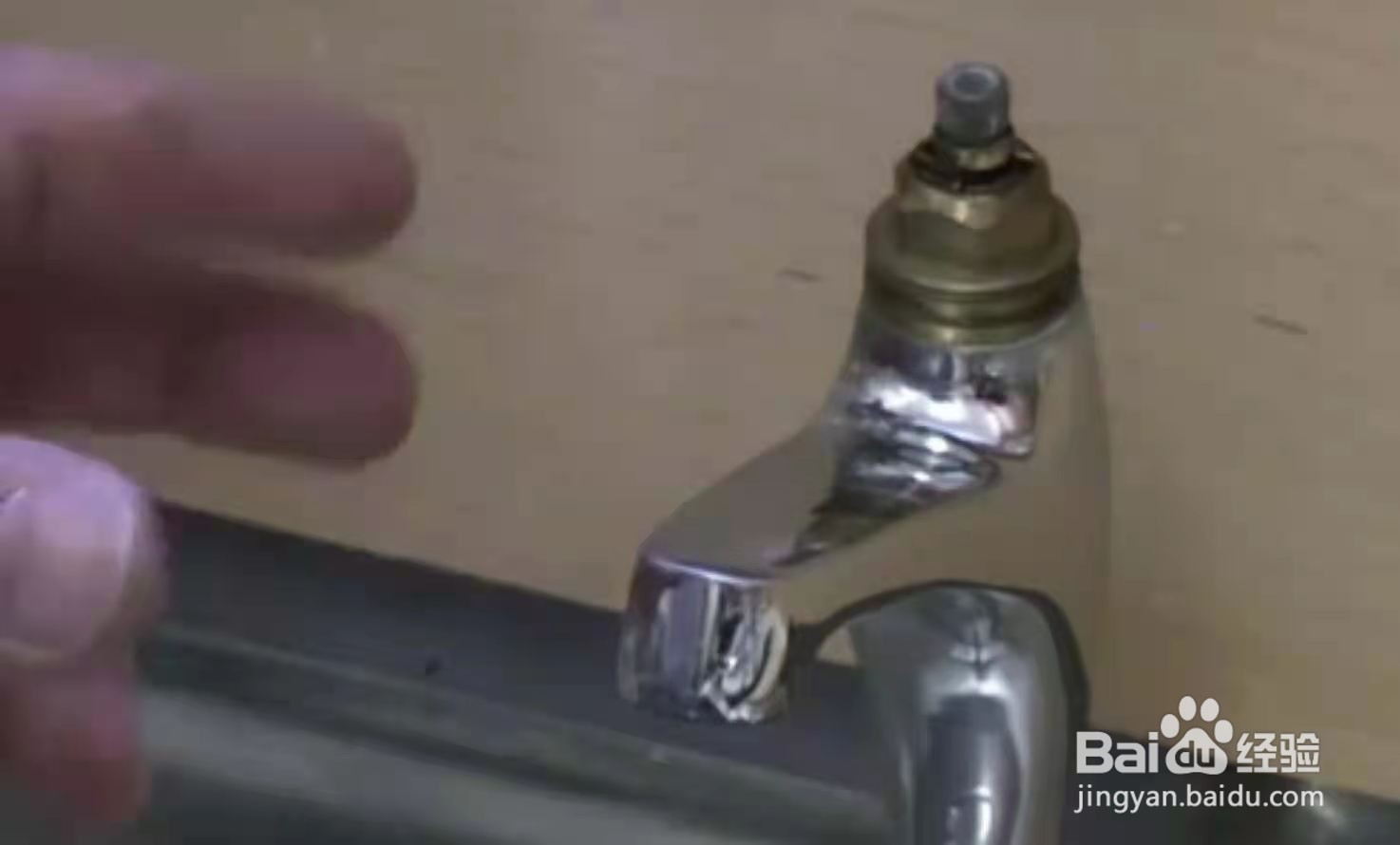 水龙头关不严滴水怎么修