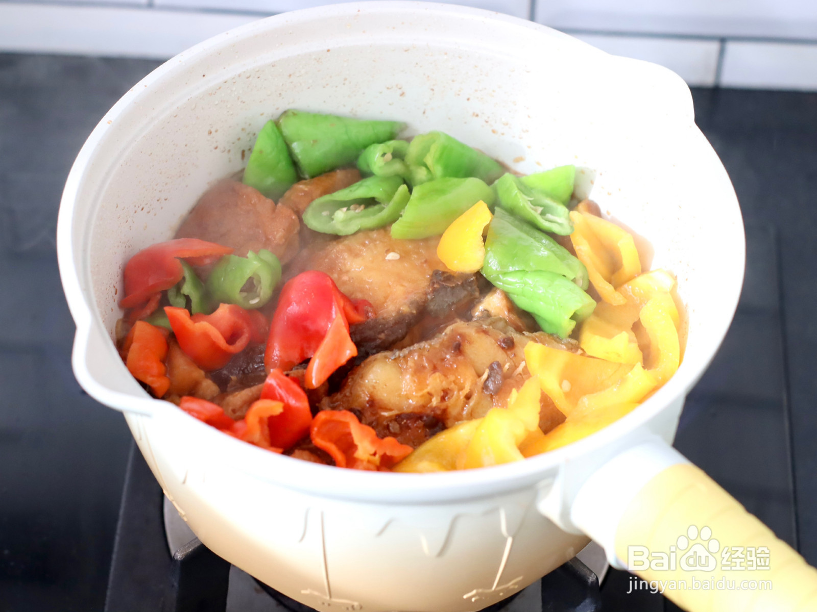 嫩滑鲜香的比目鱼豆腐煲的做法