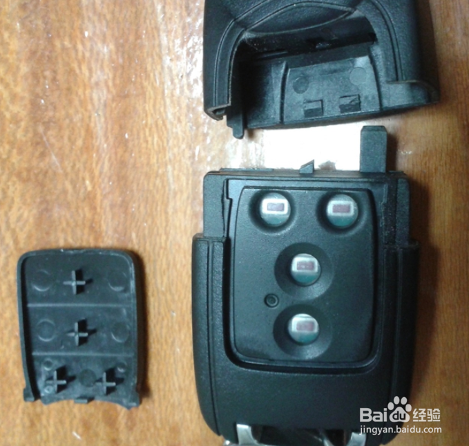 宝骏630车钥匙怎么换电池