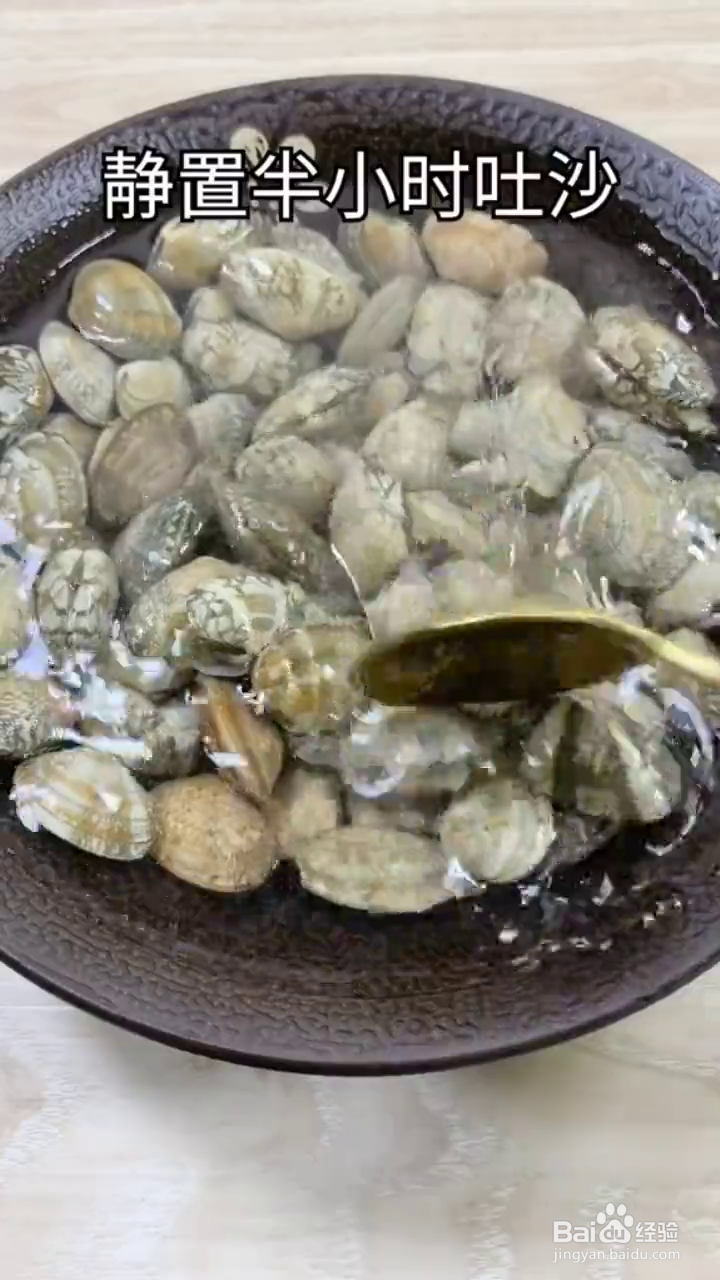 如何制作好吃入味的蒜蓉炒花甲?