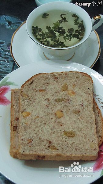 六一给孩子的礼物--营养丰富的坚果面包