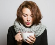 女生手脚冰凉是宫寒吗