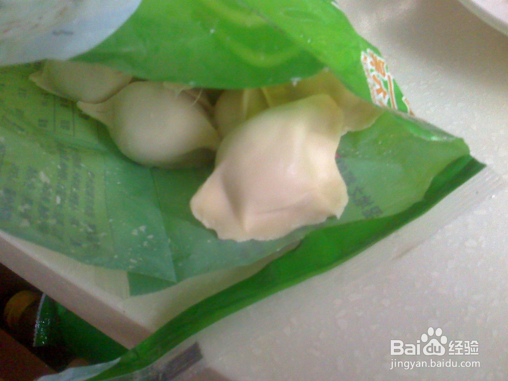 怎样做好速冻水饺粘结后下锅煮的操作