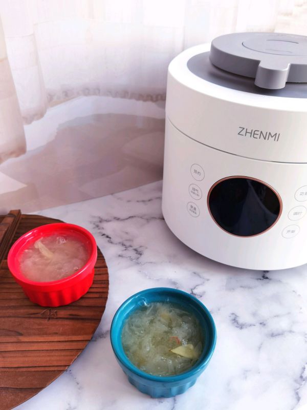 燕窝莲子百合银耳羹