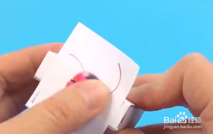 如何给芭比娃娃做饰品