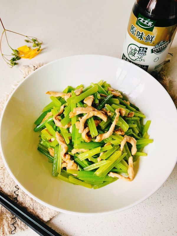 家常菜食芹减一点