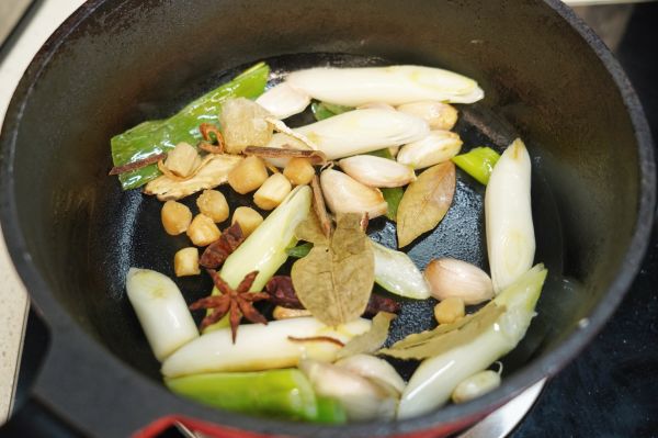 蒸汽锅白萝卜牛巴脑