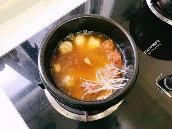 双色肉丸粉丝汤