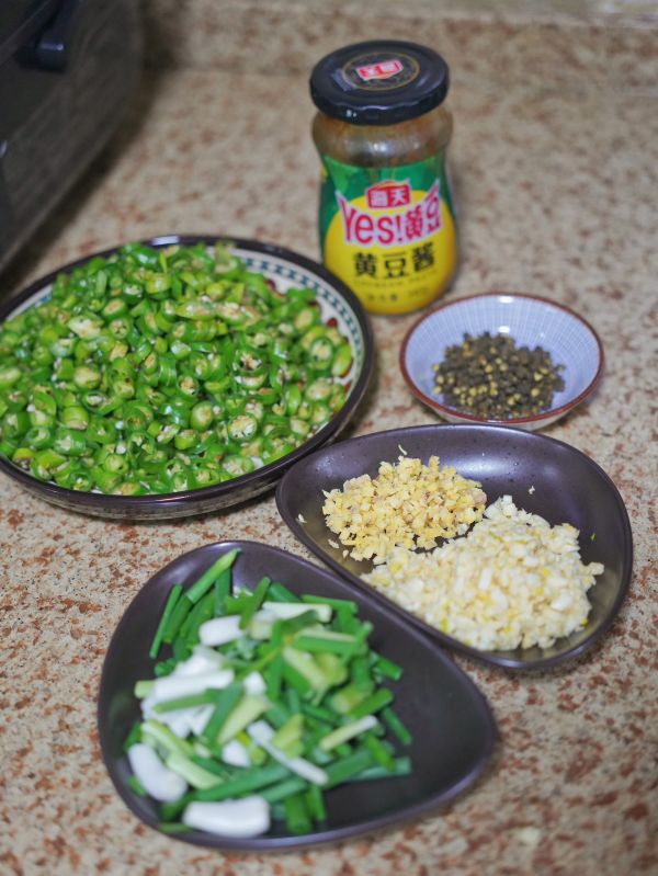 家常川菜椒香青椒兔