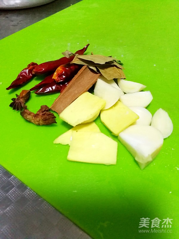 芋子红烧肉的做法