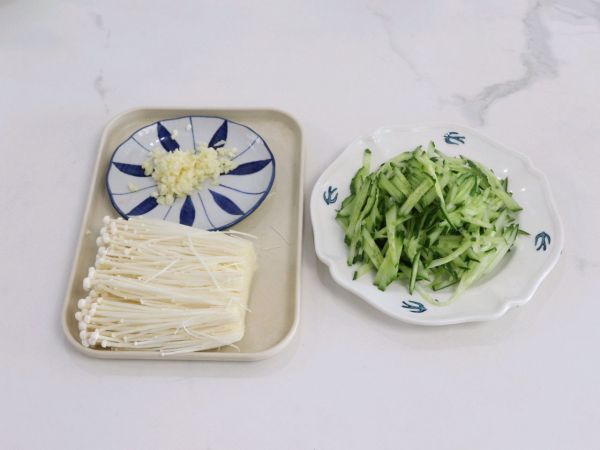 凉拌豆芽黄瓜金针菇