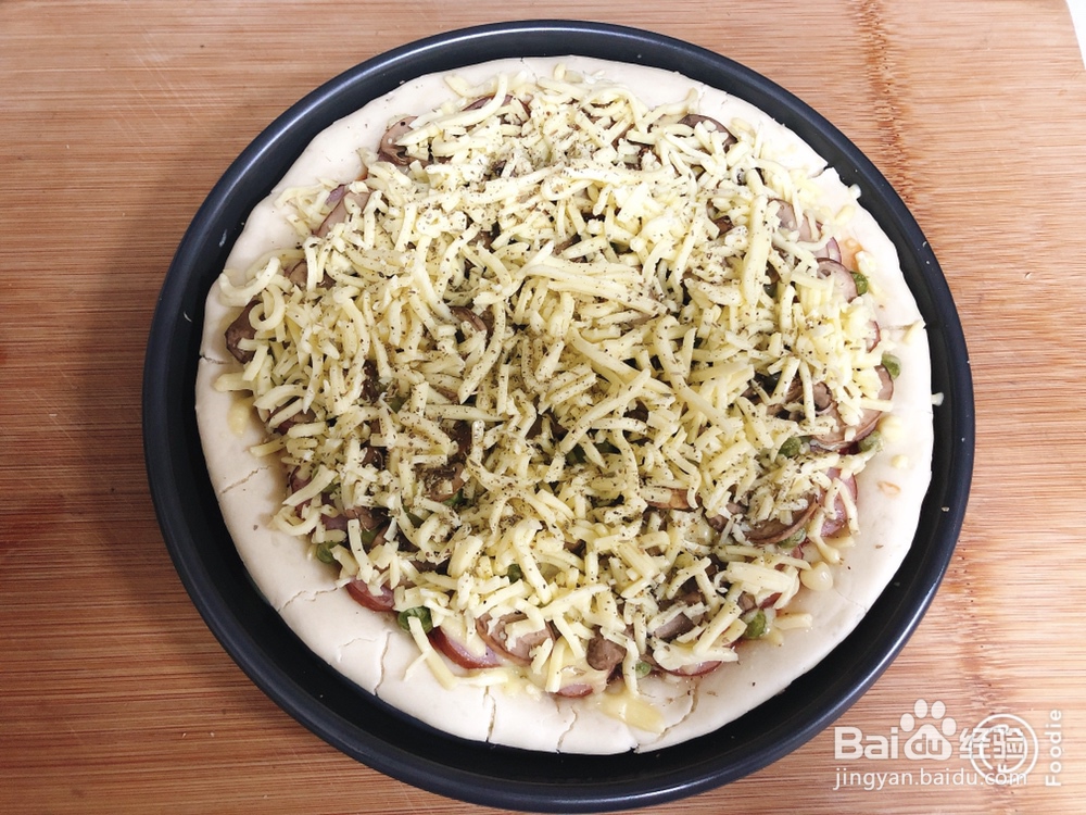 家常做法的蘑菇烤肠披萨