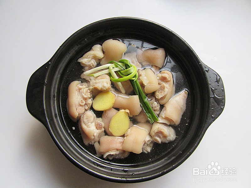 带你做莲藕枸杞猪脚养生汤