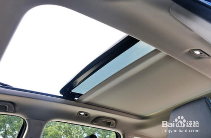 哈弗F7怎么手动开闭遮阳帘?