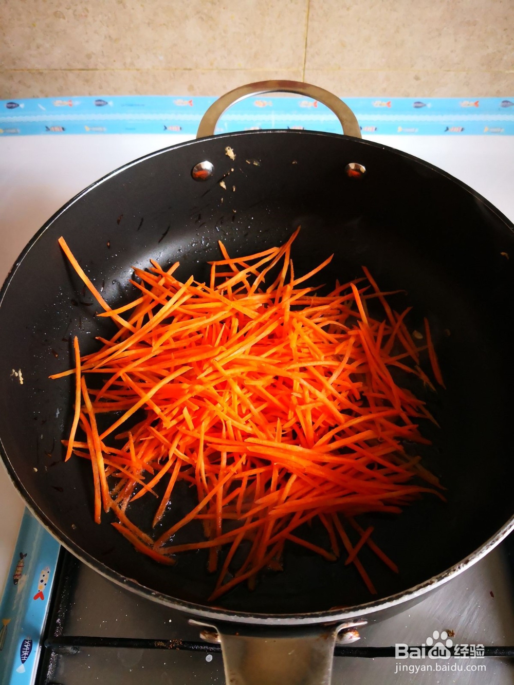 制作美味的胡萝卜丝炒鸡蛋
