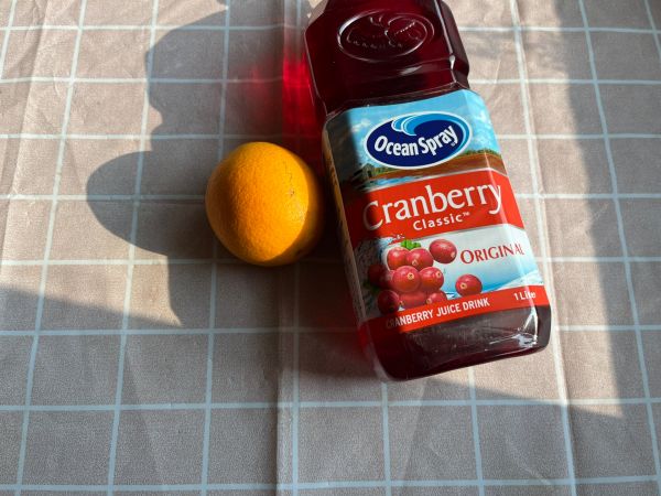 蔓越莓汁橙子冰饮