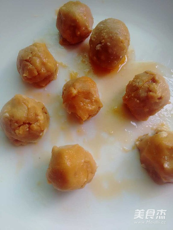 蛋黄酥的家常做法