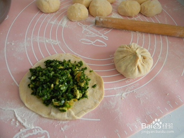 营养主食——胡萝卜韭菜鸡蛋馅饼