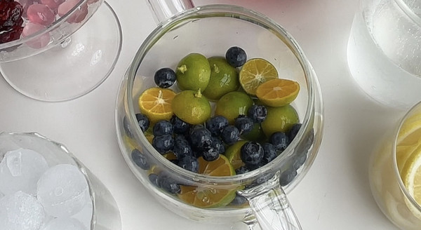 雪碧青桔蔓越莓饮