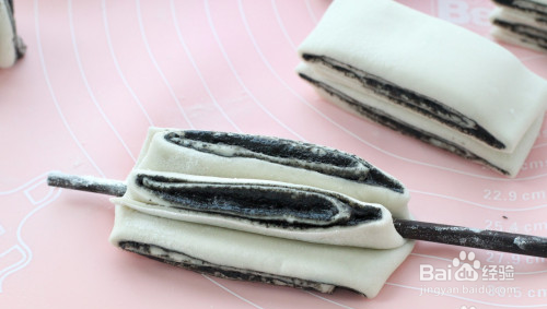 黑芝麻酱花卷的做法