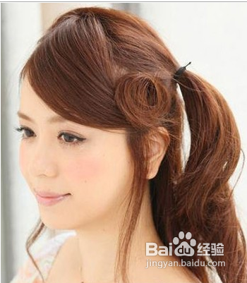 日系蓬松花苞头的扎法图解