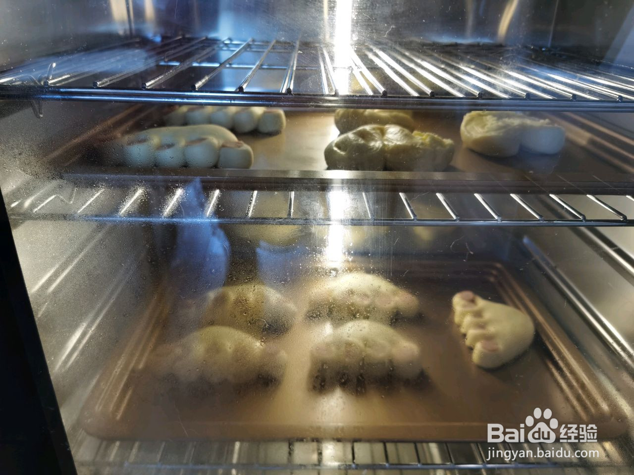 萌萌的熊掌肠仔包的做法