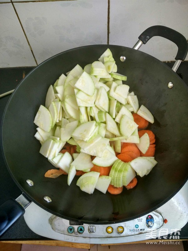 蔬菜炒鸭肉的做法