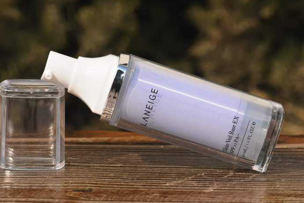 先隔离霜还是粉底液