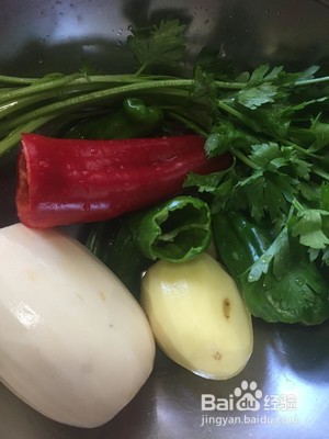 鱿鱼虾干锅的做法