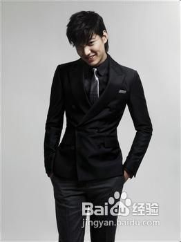 男士穿着西服应遵循哪些礼仪规范