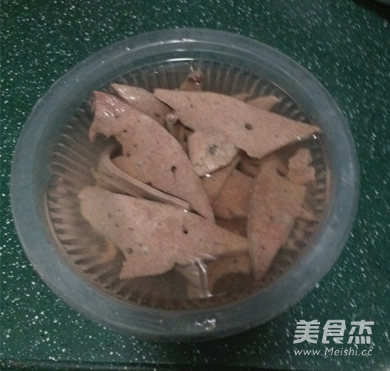 辣椒炒猪肝的做法