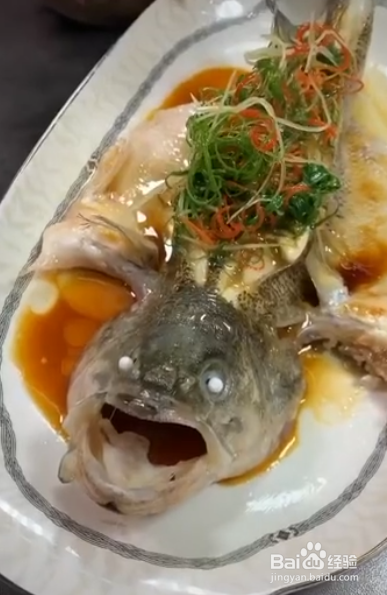 蒸鲈鱼的家常做法