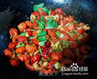 家庭版蒜蓉辣椒酱炒龙虾尾