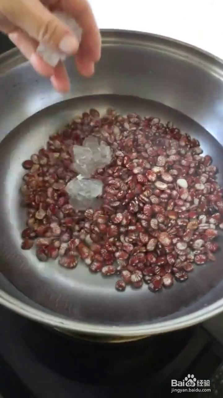 如何制作香甜蜜枣豆沙糯米饭?