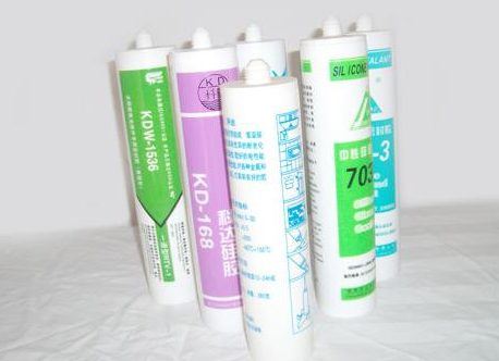 衣服上有黑色的玻璃胶怎么清洗干净