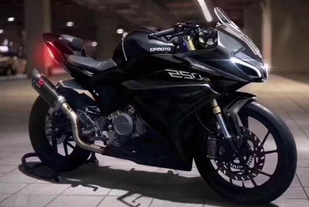 春风250sr和铃木gsx250有什么区别