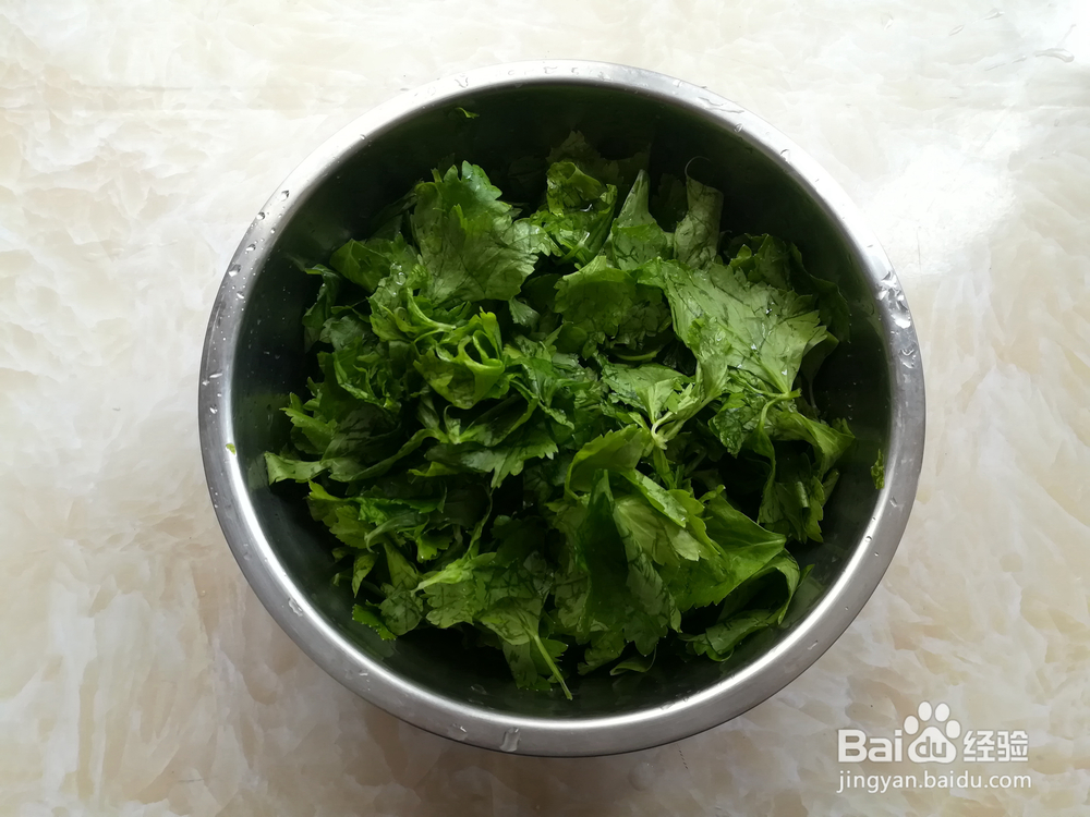 适合懒人做的芹菜叶煎鸡蛋