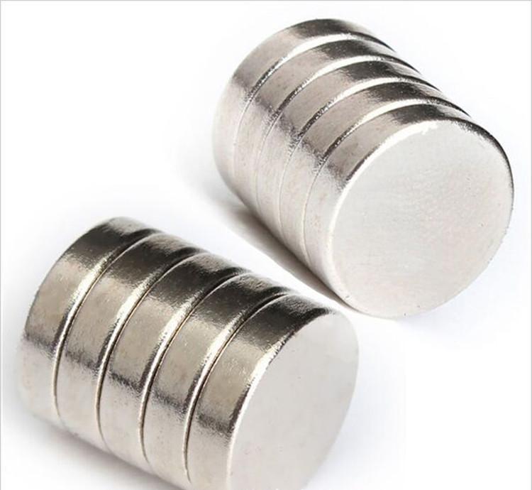 强力磁铁吸到一起怎样才能分开