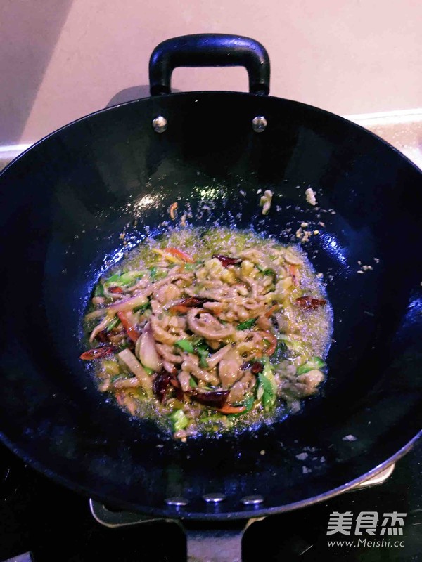 香菜爆肉丝的做法