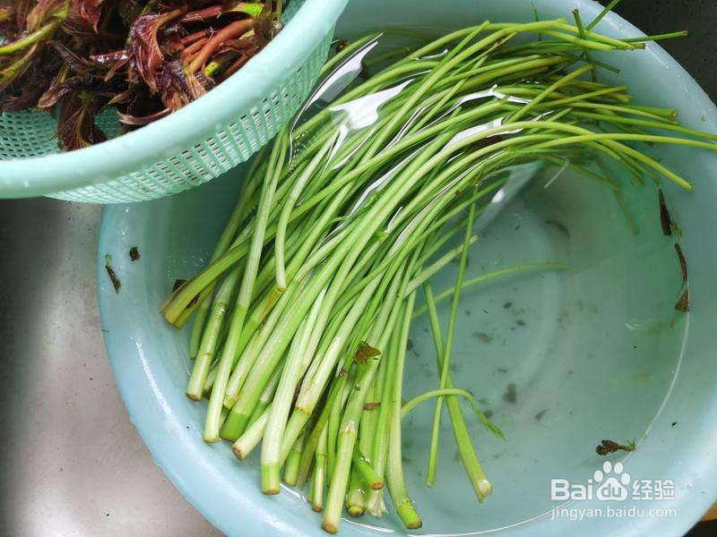 春季限定水芹菜炒牛柳的做法