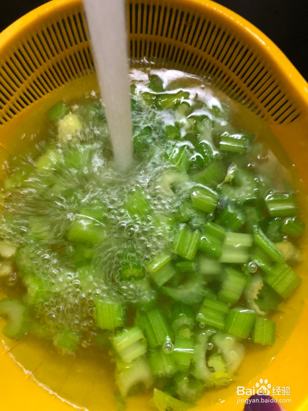 芹菜小炒肉的做法