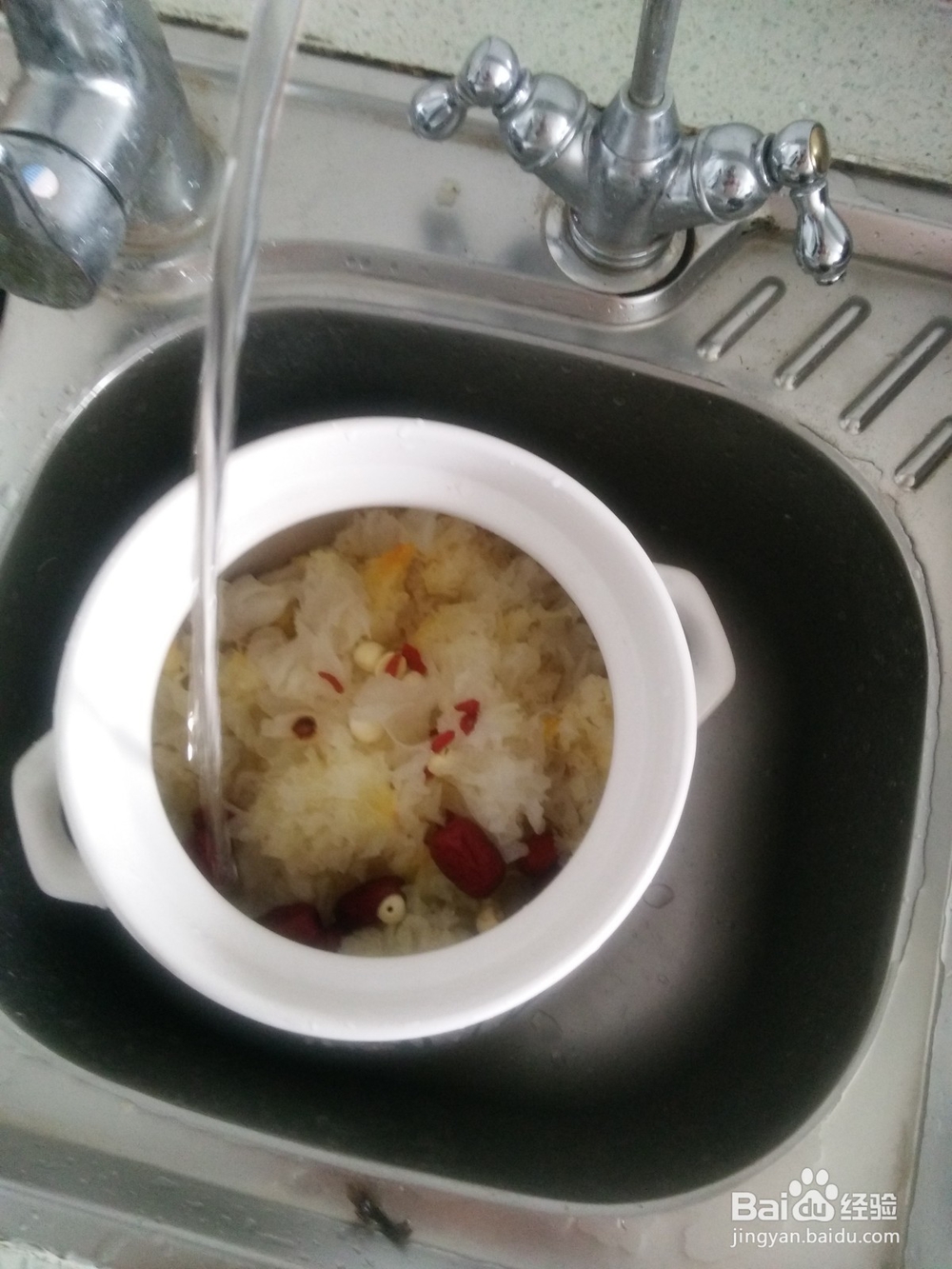 如何制作银耳莲子羹