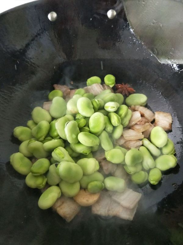 五香五花肉焖蚕豆