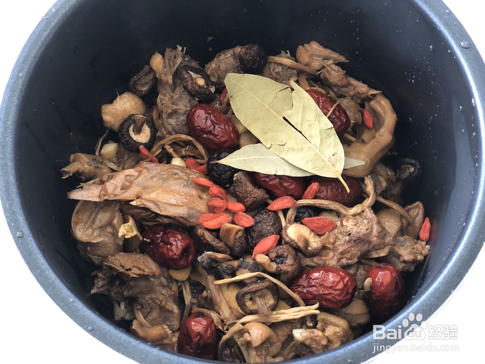 香气浓郁的茶树菇老鸭汤