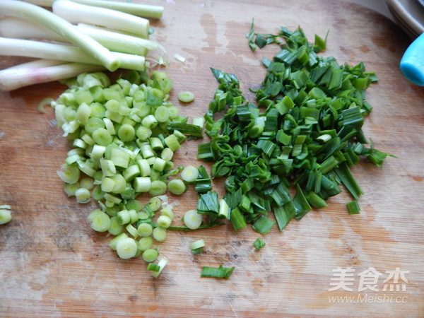 蒜苗炒饭的做法