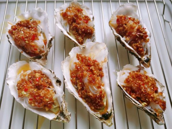 蒜泥魔芋烤生蚝